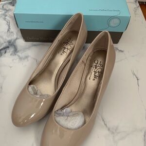 LifeStride Comfort Cushioned Slip On Women's Patent Taupe Pumps US 9W Synthetic